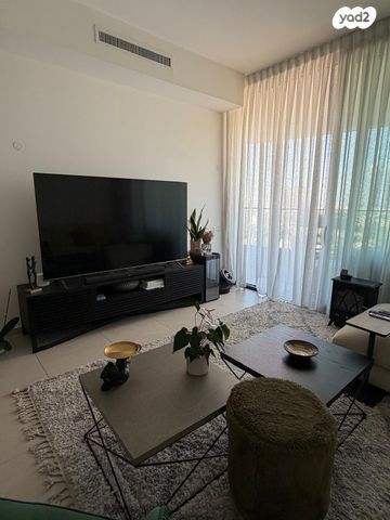 דרך מנחם בגין 158