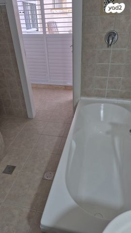 דירת גן, דרך הציונות 32, רובע ג', אריאל