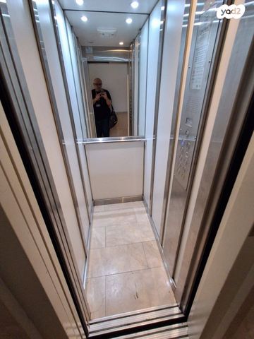 דירה, כצנלסון 4, לב העיר, בת ים