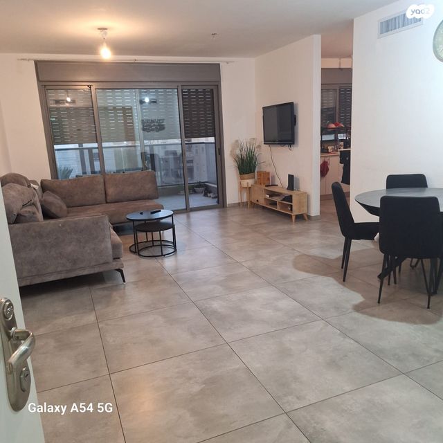 דירה, דרך מגדיאל 17, שאר העיר, הוד השרון