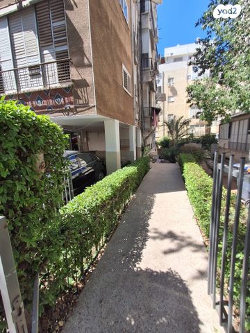 דירה, כצנלסון 4, לב העיר, בת ים