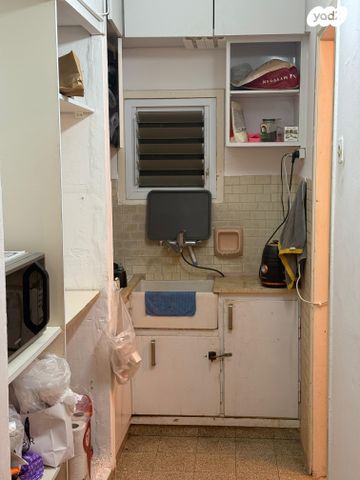 דרך חדר אוכל 1