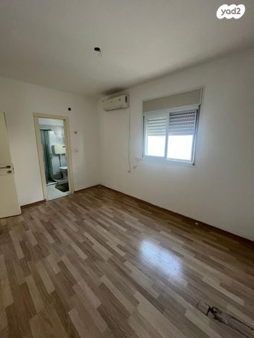 דירה, רמח"ל 28, אברהם דנינו, בן גוריון, עכו