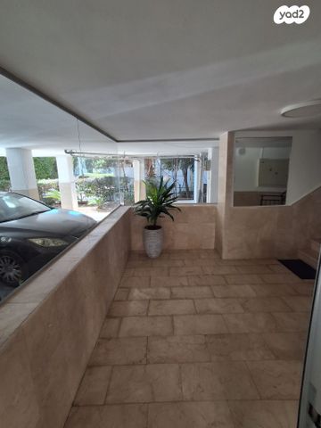 דירה, כצנלסון 4, לב העיר, בת ים