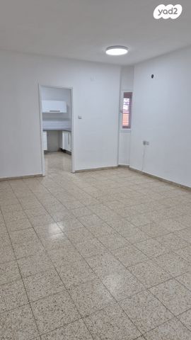 דירת גן, דרך הציונות 32, רובע ג', אריאל