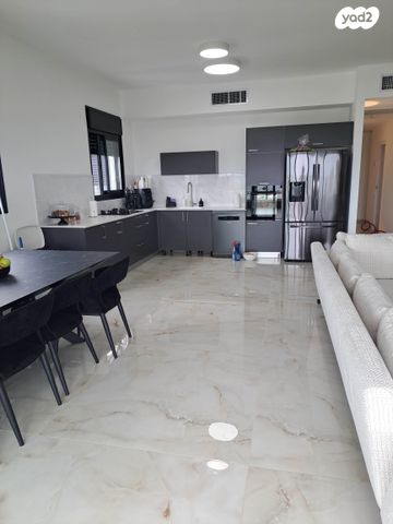 גג/ פנטהאוז, שולמית אלוני 11, נחלת יהודה, ראשון לציון