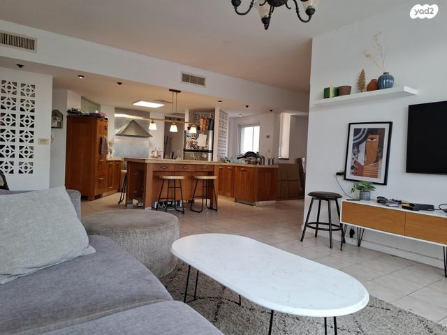 דירה, רמב"ם 58, מרכז דרום, רעננה