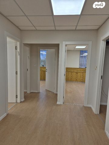 משרדים, דרך זאב ז'בוטינסקי 33, תל בנימין, רמת גן