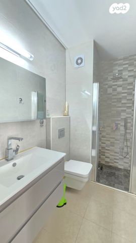 דירה, ה' באייר, נווה אפק, ראש העין