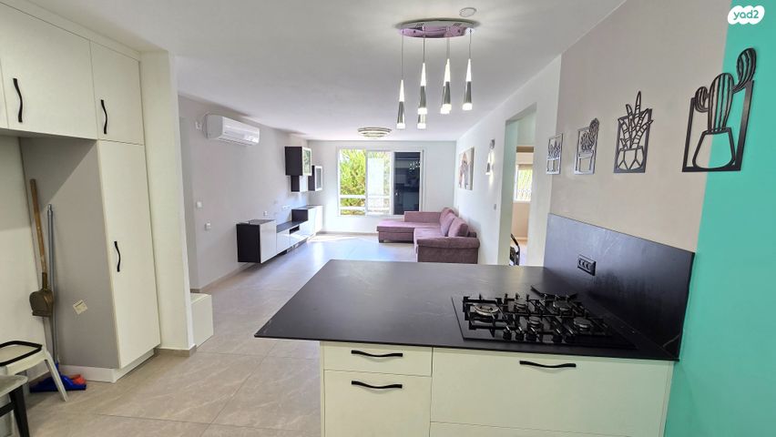 דירה, ה' באייר, נווה אפק, ראש העין