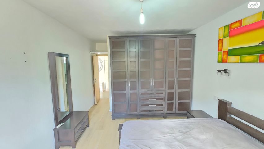 דירה, ה' באייר, נווה אפק, ראש העין