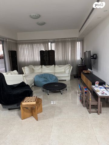 גג/ פנטהאוז, יגאל מוסינזון, תל ברוך, תל אביב יפו