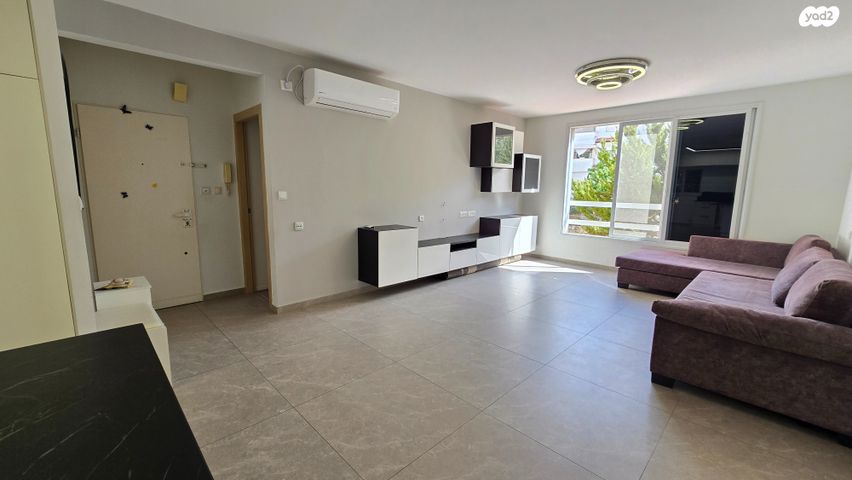 דירה, ה' באייר, נווה אפק, ראש העין