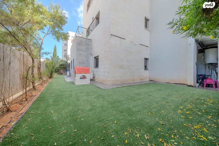 דירת גן, ברקת, אבני חן, חריש