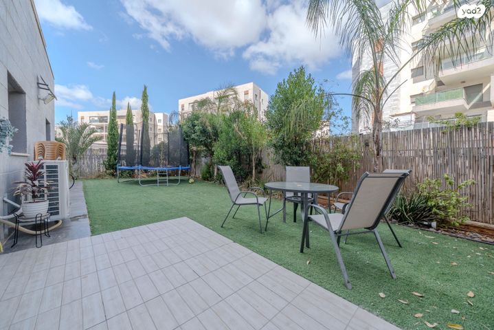 דירת גן, ברקת, אבני חן, חריש