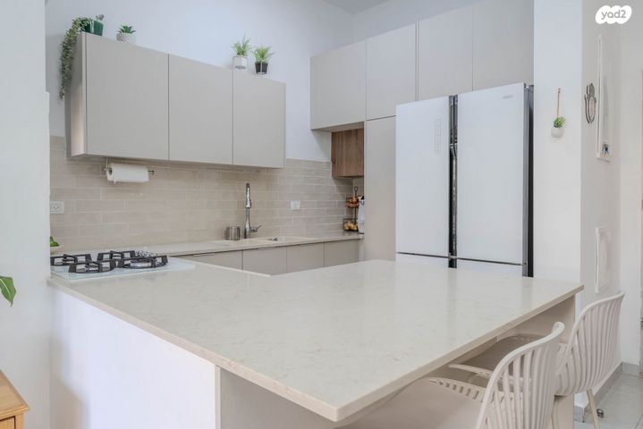 דירת גן, ברקת, אבני חן, חריש