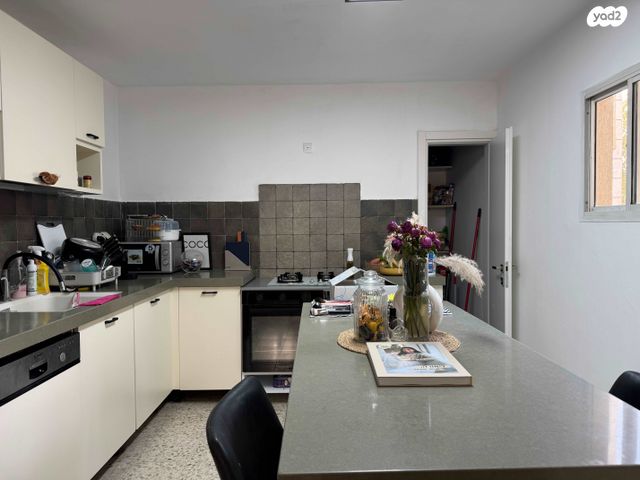 דירה, אירוס הארגמן, גבעת האירוסים, נתניה