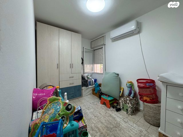 דירה, אירוס הארגמן, גבעת האירוסים, נתניה