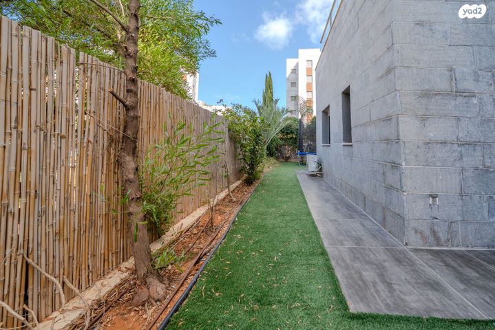 דירת גן, ברקת, אבני חן, חריש