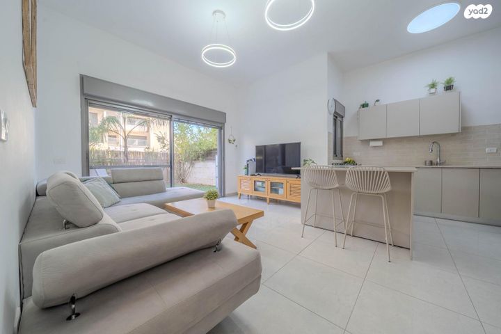 דירת גן, ברקת, אבני חן, חריש