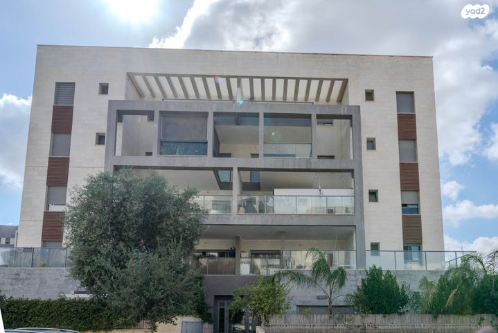 דירת גן, ברקת, אבני חן, חריש