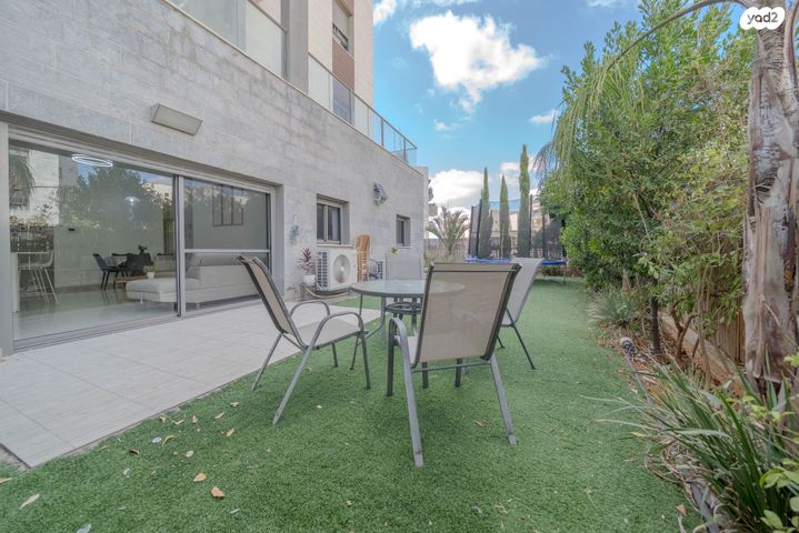 דירת גן, ברקת, אבני חן, חריש