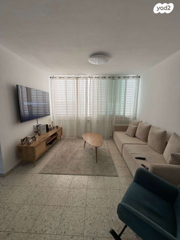 דירה, אירוס הארגמן, גבעת האירוסים, נתניה