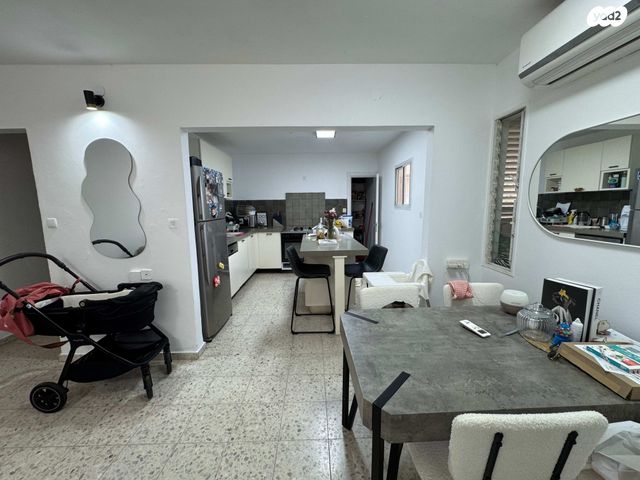 דירה, אירוס הארגמן, גבעת האירוסים, נתניה