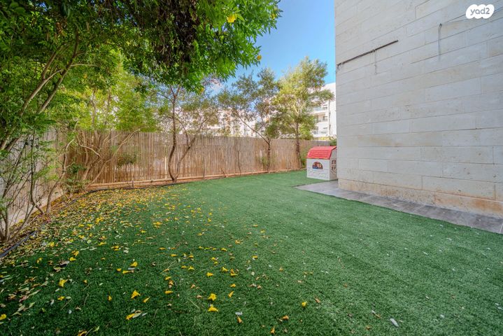 דירת גן, ברקת, אבני חן, חריש