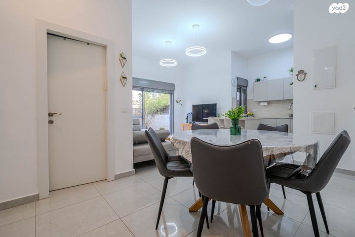 דירת גן, ברקת, אבני חן, חריש