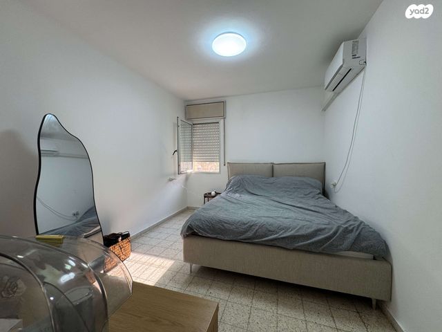 דירה, אירוס הארגמן, גבעת האירוסים, נתניה