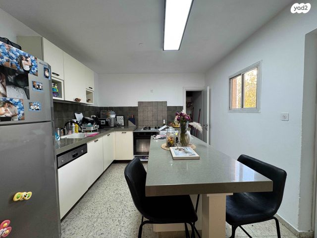 דירה, אירוס הארגמן, גבעת האירוסים, נתניה