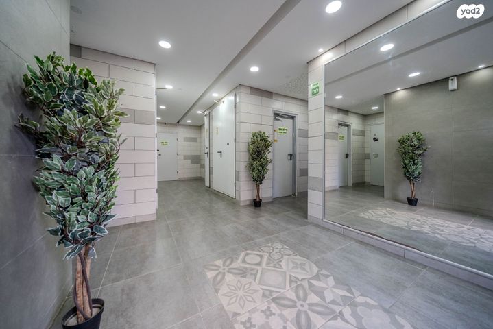 דירת גן, ברקת, אבני חן, חריש