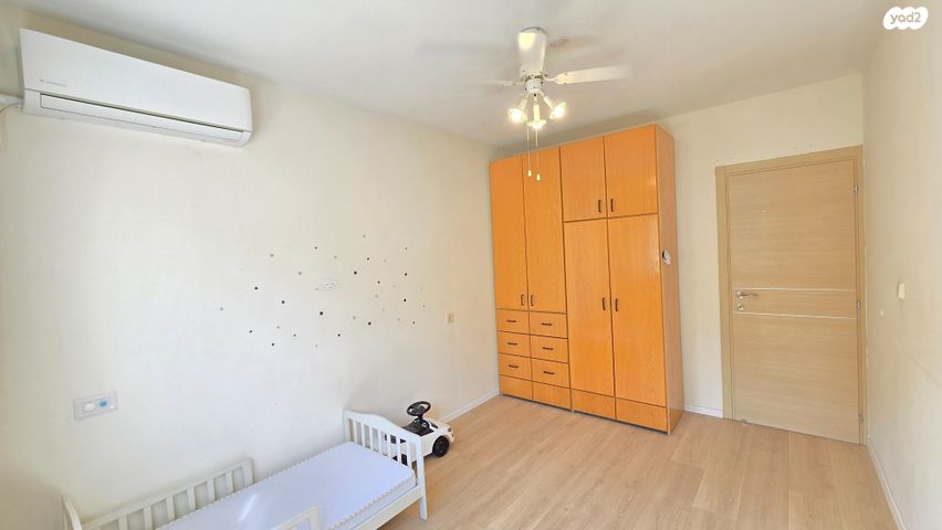 דירה, ה' באייר, נווה אפק, ראש העין