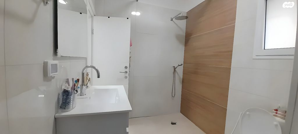 דירה, בני עי"ש