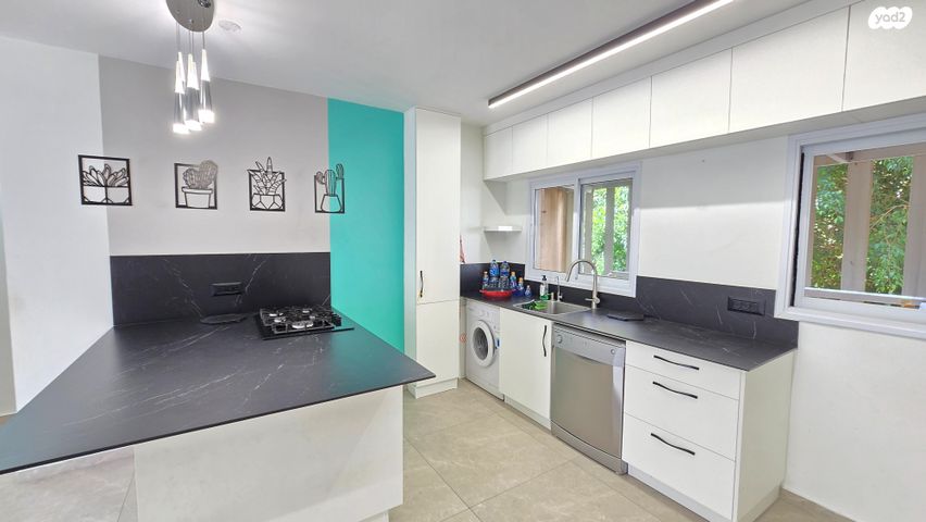 דירה, ה' באייר, נווה אפק, ראש העין