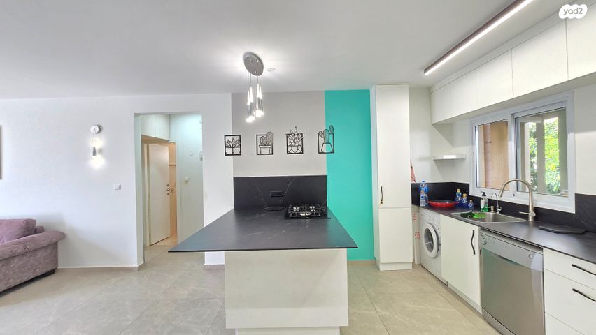 דירה, ה' באייר, נווה אפק, ראש העין