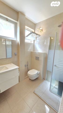 דירה, ה' באייר, נווה אפק, ראש העין