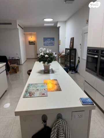 גג/ פנטהאוז, יגאל מוסינזון, תל ברוך, תל אביב יפו