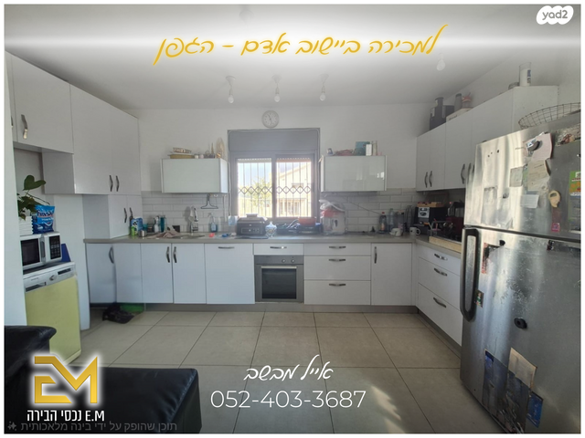 דו משפחתי, הגפן, גבע בנימין, אדם - גבע בנימין