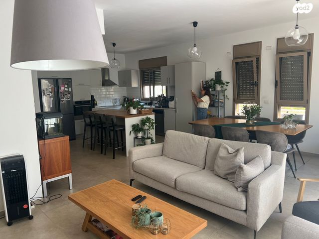 בית פרטי/ קוטג', פרדסיה