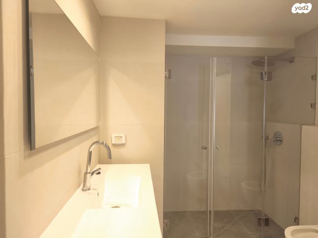 דירה, אלי לנדאו, הרצליה פיתוח, הרצליה