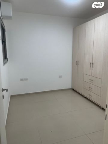 דירה, ביאליק 64, שכונת בן גוריון, מרכז העיר ג', רמת גן