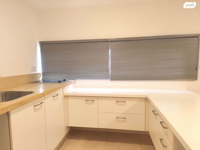 דירה, אלי לנדאו, הרצליה פיתוח, הרצליה