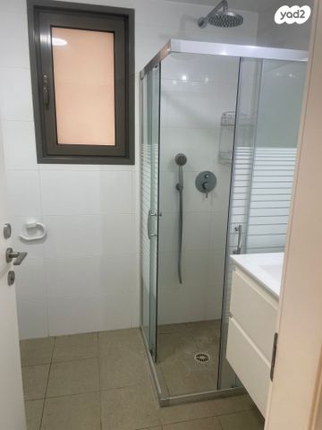 דירה, ביאליק 64, שכונת בן גוריון, מרכז העיר ג', רמת גן