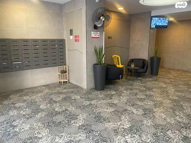 דירה, ביאליק 64, שכונת בן גוריון, מרכז העיר ג', רמת גן