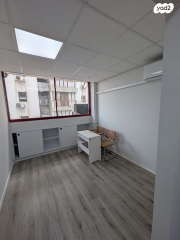 משרדים, דרך זאב ז'בוטינסקי, שכונת בן גוריון, מרכז העיר ג', רמת גן