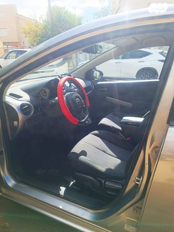 מודעת רכב מאזדה 2