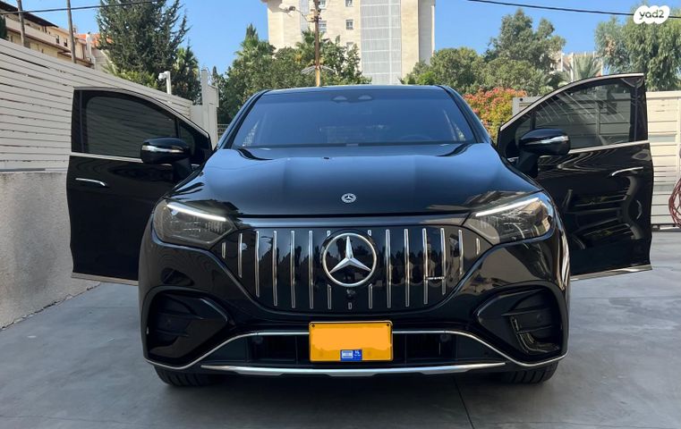 מודעת רכב מרצדס-בנץ EQE SUV