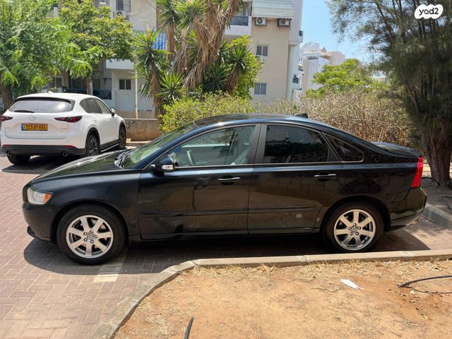 וולוו S40